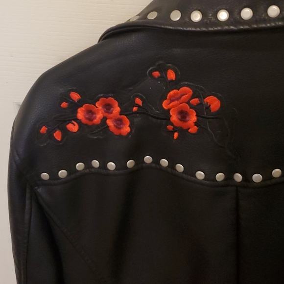 Black Zara jacket with roses 🌹 - Picture 8 of 8